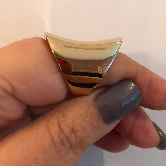 Gold statement ring - Picture 3 of 3